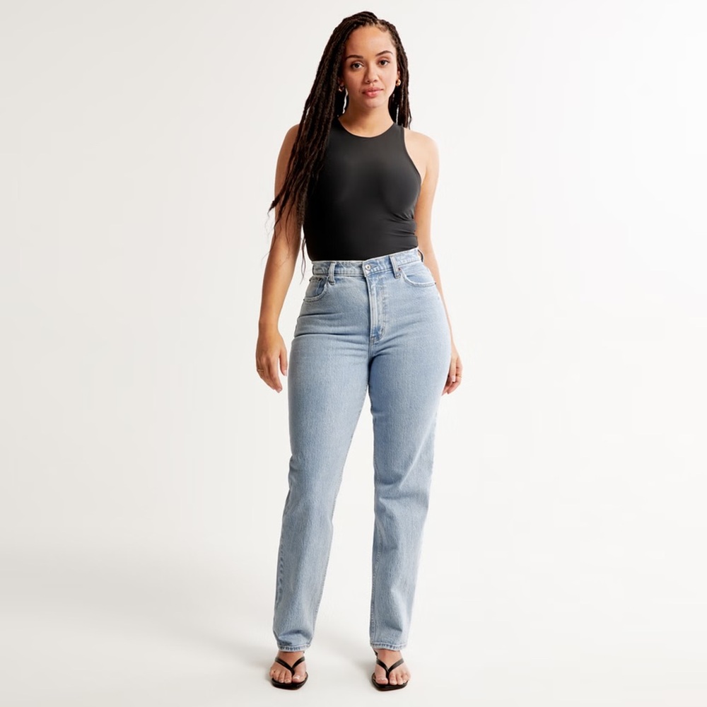 Abercrombie - Ultra High Rise 90s Straight Curve Love Jeans - Light Wash